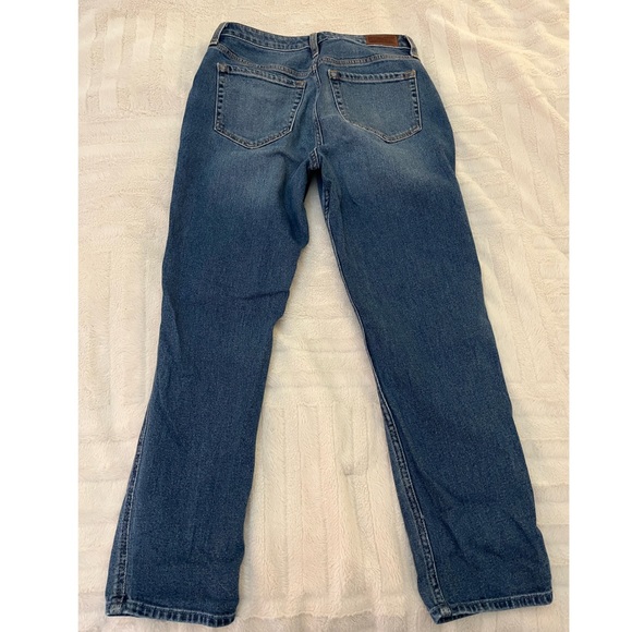 Hollister Ultra High Rise Mom Jeans - Picture 3 of 3